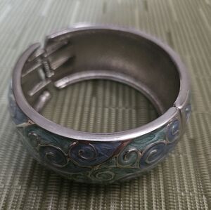 Vintage Elegant Silver and Blue Swirl Bracelet